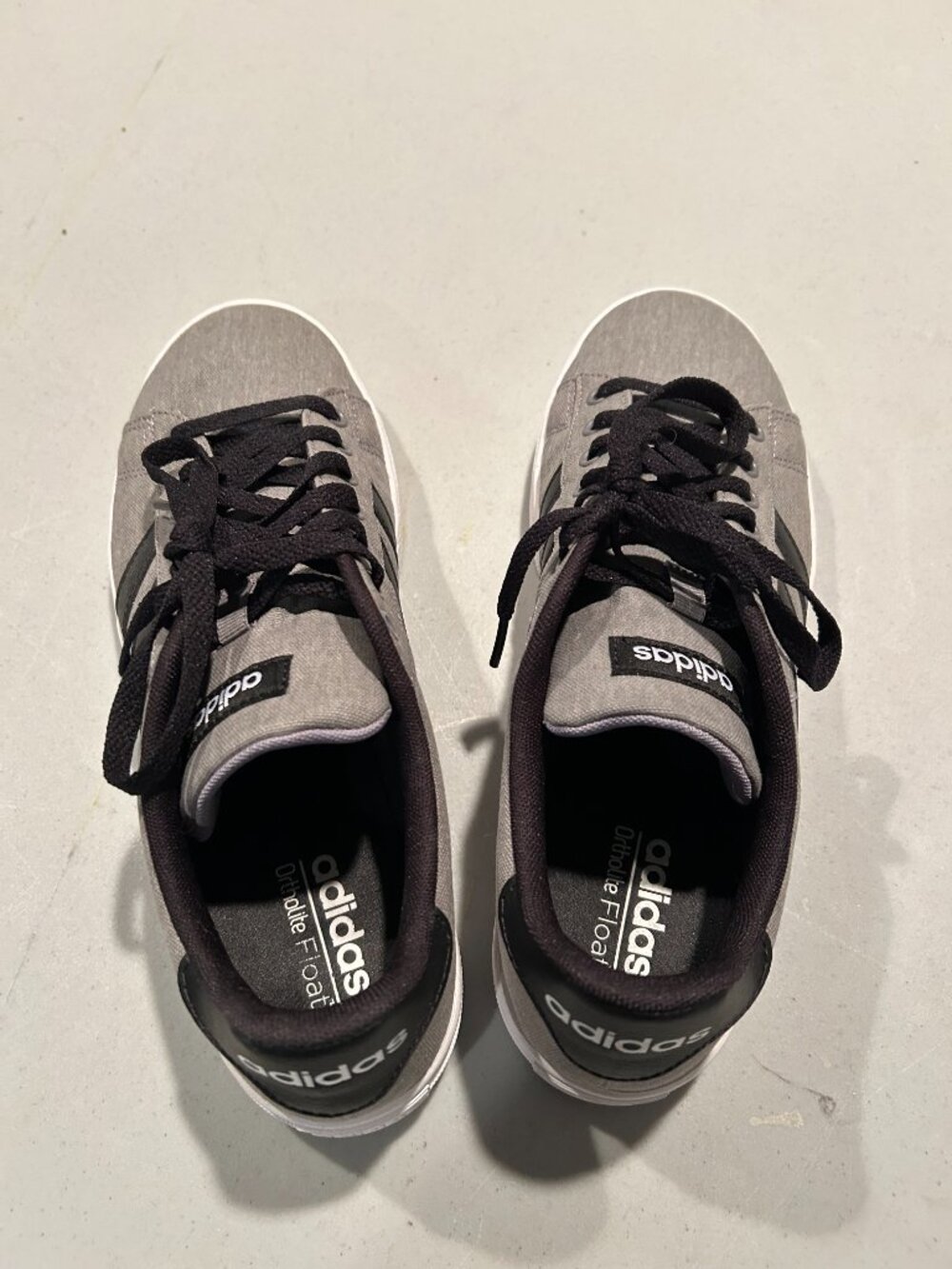 Men's Size 9.5 Adidas Daily 2.0 Sneakers - Picture 2 of 4